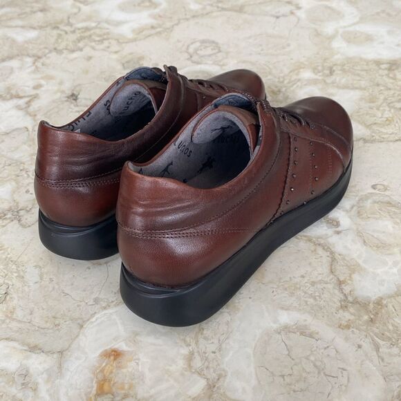 Fluchos Leather Ultra Lightweight Walking Shoes - Picture 6 of 16